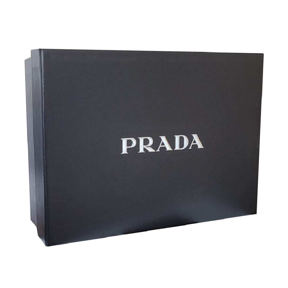 Prada Luna Rossa Ocean Eau de Toilette 50ml + Travel Spray EDT 10 ml Set Kopfnoten: Bergamotte, Rosa Pfeffer, Artemisia Herznoten: Iris-Noten, Lavendel, Safran-Akkord Basisnoten: Vetiver, Moschus, Patchouli EAN: 3614273874397