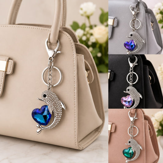 Strass Delfin Schlüsselanhänger mit Kristallherz – funkelndes Accessoire für Damen mit Strasssteinen und Karabinerhak – Bild 2