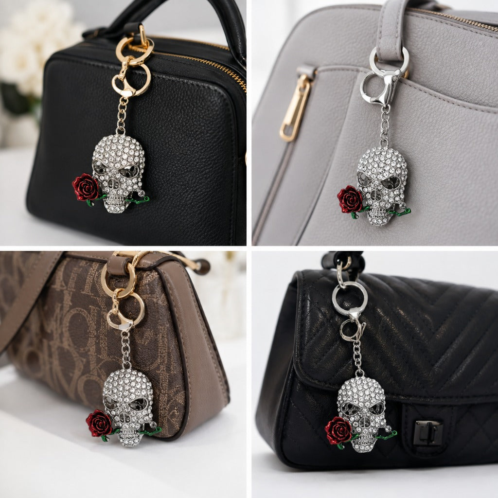 Strass Totenkopf Schlüsselanhänger mit Rose – Glitzer Skull Taschenanhänger silberfarben mit Strasssteinen – Bild 2