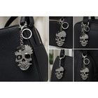Totenkopf Schlüsselanhänger mit Strass silberfarben – glitzernder Skull Taschenanhänger Unisex – Bild 2